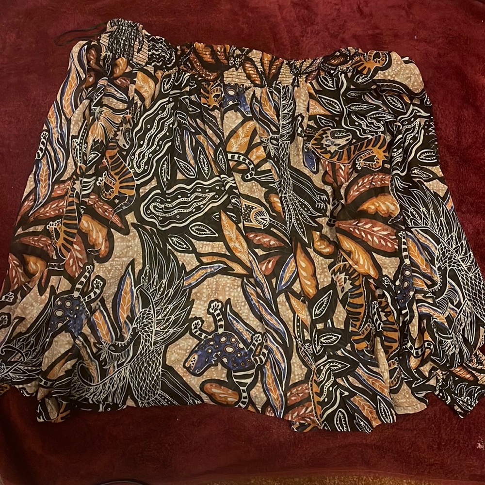 Over the shoulder top from H&M, looks great with dark blue jeans!